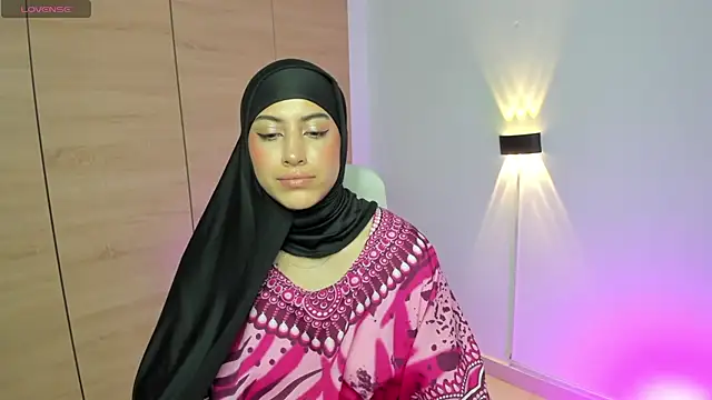 LAY LA  online show from March 10, 2026, 8:58 pm