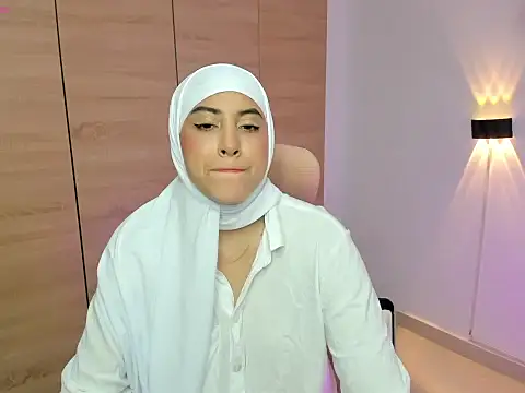 LAY LA  online show from March 19, 2026, 9:41 pm