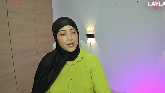 LAY LA  online show from April 27, 2026, 10:19 pm