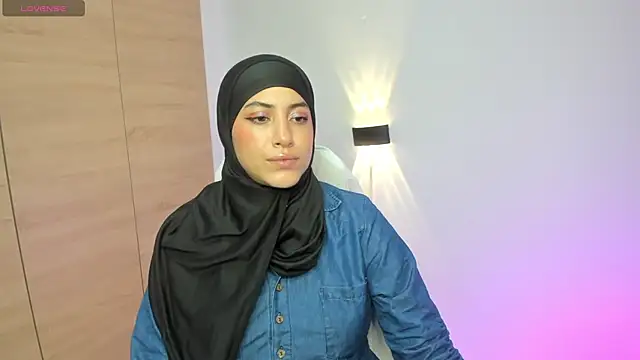 LAY LA  online show from April 29, 2026, 9:10 pm