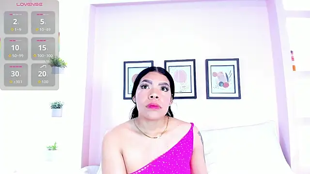 Snapshot of Sophia_Salem chatting on February 4, 2026, 12:00 pm Sophia Salem online show from February 4, 2026, 12:00 pm