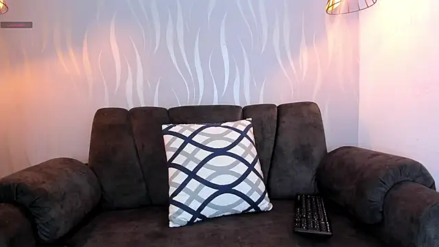 Naomy-lopez online show from February 14, 2026, 1:19 pm