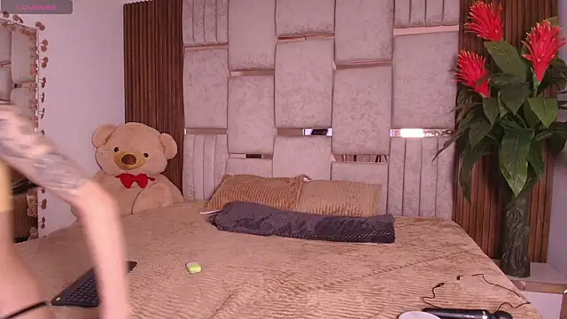 Zoe dim online show from February 23, 2026, 1:19 pm