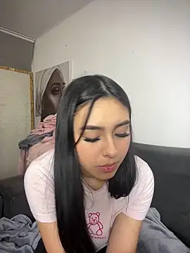 scarlett pinkk1 online show from March 23, 2026, 3:43 am