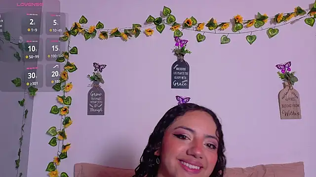 Snapshot of emiily_curly chatting on April 10, 2026, 10:53 am emiily curly online show from April 10, 2026, 10:53 am