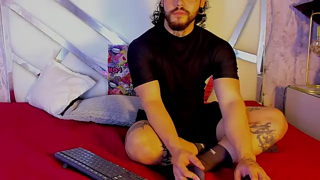 Snapshot of Benny_and_Mark chatting on February 8, 2026, 4:05 am Benny and Mark online show from February 8, 2026, 4:05 am