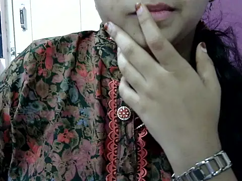 Cute Aliyaa online show from April 1, 2026, 1:52 pm