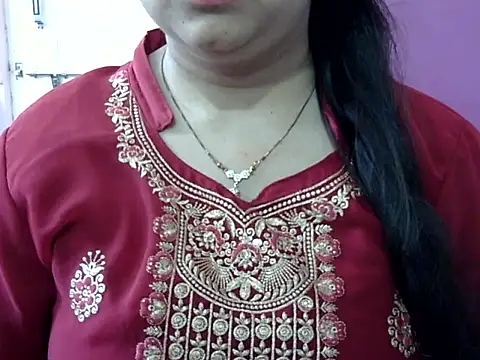 Cute Aliyaa online show from May 17, 2026, 10:33 am