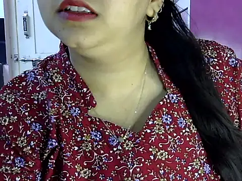 Cute Aliyaa online show from May 25, 2026, 10:10 am