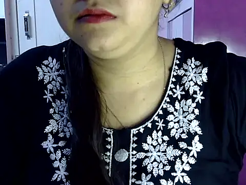 Cute Aliyaa online show from May 26, 2026, 1:18 pm