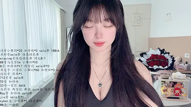 LovelyXiaoYi online show from May 15, 2026, 12:39 am