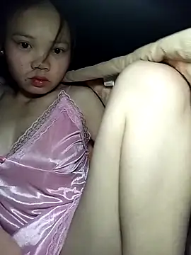 Snapshot of derylove_ chatting on February 5, 2026, 5:06 pm derylove online show from February 5, 2026, 5:06 pm