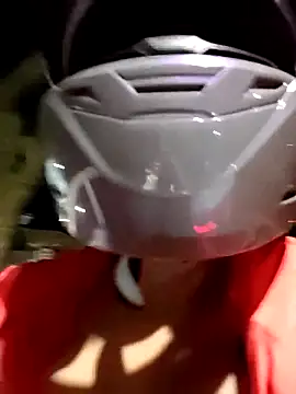 Robin H00t 2 online show from April 8, 2026, 11:37 pm