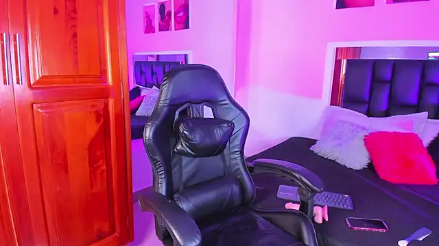 Isabella Moon9 online show from March 9, 2026, 2:10 pm