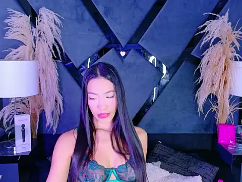 KylieWhitee online show from February 17, 2026, 12:45 pm