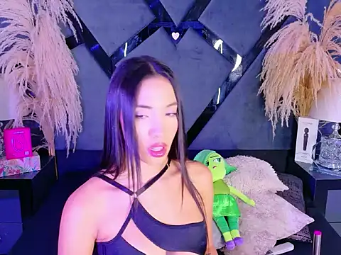 KylieWhitee online show from March 27, 2026, 7:35 pm