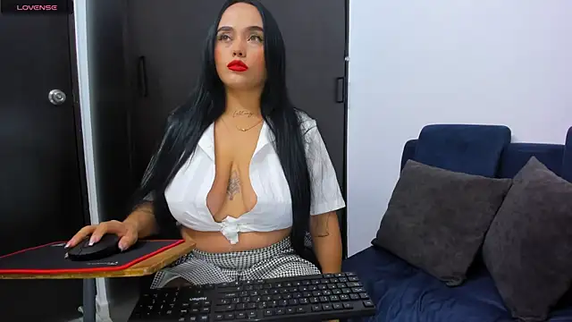 eliclasss online show from May 11, 2026, 7:55 pm