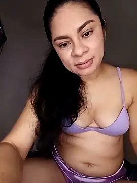 luna pinky online show from April 5, 2026, 9:01 pm