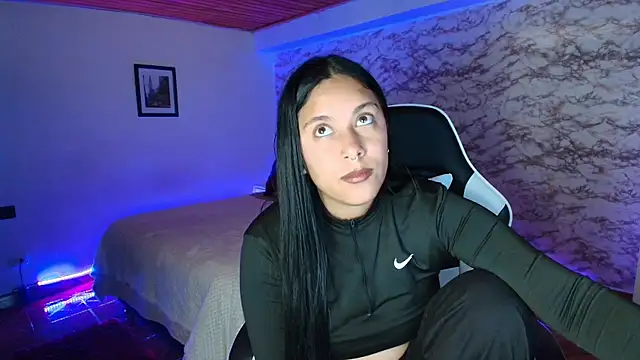 Camila IRoose online show from April 16, 2026, 12:50 pm