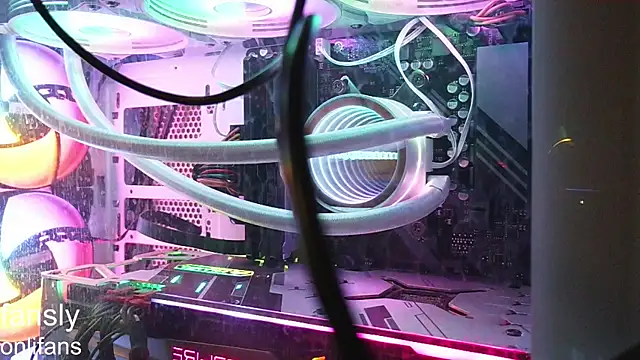 Snapshot of Elinaharper chatting on April 13, 2026, 6:24 pm Elinaharper online show from April 13, 2026, 6:24 pm