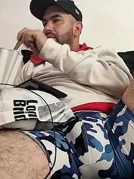 Snapshot of hairyandbigmann chatting on February 15, 2026, 7:10 pm hairyandbigmann online show from February 15, 2026, 7:10 pm