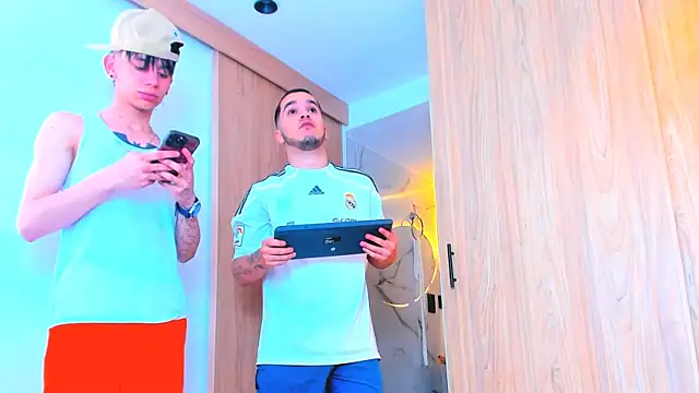 Snapshot of TheBatMansion chatting on February 7, 2026, 6:22 pm TheBatMansion online show from February 7, 2026, 6:22 pm