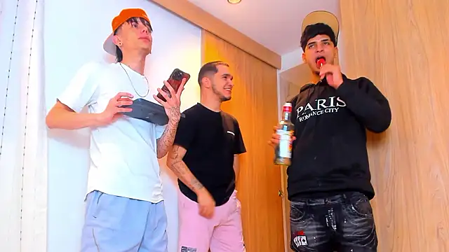 Snapshot of TheBatMansion chatting on February 11, 2026, 4:28 am TheBatMansion online show from February 11, 2026, 4:28 am