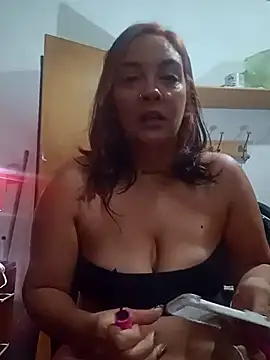 kuramaqueen online show from April 7, 2026, 4:57 am