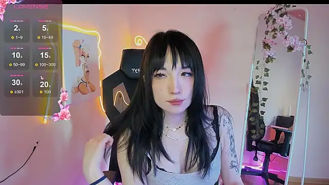 AliceeinWonderlanddd online show from April 21, 2026, 2:51 am