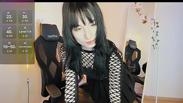 AliceeinWonderlanddd online show from May 13, 2026, 2:09 am