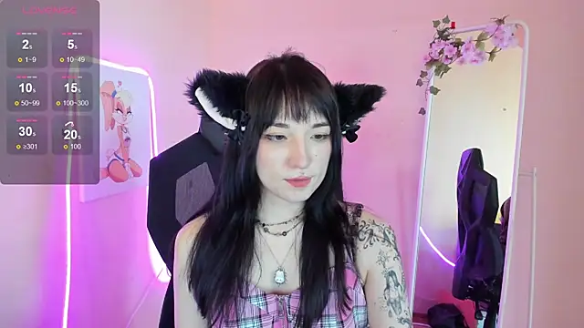 AliceeinWonderlanddd online show from June 12, 2026, 3:27 am