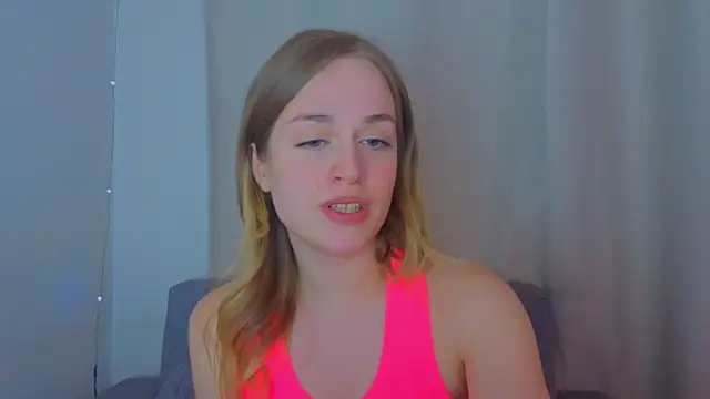 Snapshot of AnneRiver chatting on April 3, 2026, 9:35 pm AnneRiver online show from April 3, 2026, 9:35 pm