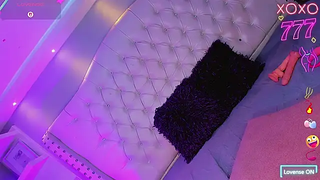 Maia Hotts online show from May 10, 2026, 8:03 pm