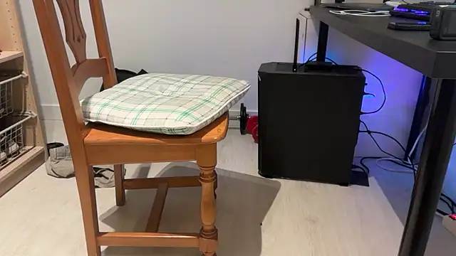 Guapita80 online show from April 13, 2026, 10:10 am