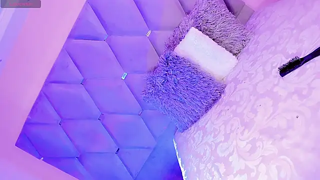 EmmaSweet23 online show from April 9, 2026, 8:03 pm