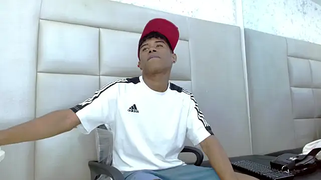 Snapshot of TonnyMarck chatting on February 24, 2026, 3:15 am TonnyMarck online show from February 24, 2026, 3:15 am