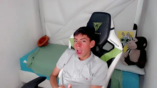 Liarr  online show from February 16, 2026, 8:05 pm