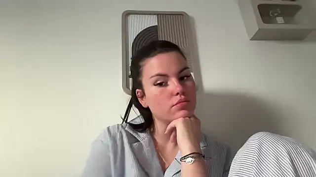 kiaraaaa75 online show from April 20, 2026, 6:20 pm