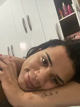 lavinyaalencar22 online show from February 5, 2026, 7:07 pm