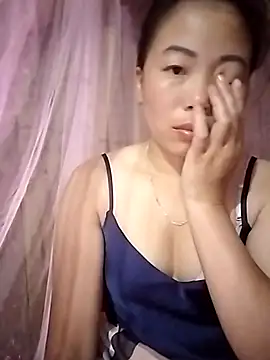 Snapshot of Ella-aa chatting on March 3, 2026, 9:42 pm Ella-aa online show from March 3, 2026, 9:42 pm