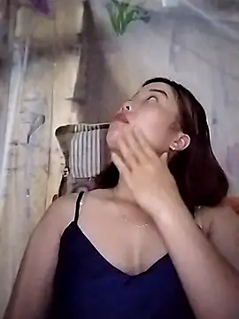 Ella-aa online show from March 22, 2026, 9:40 pm