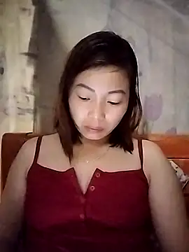 Ella-aa online show from April 19, 2026, 7:38 pm