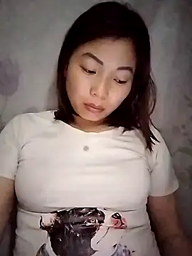 Ella-aa online show from April 20, 2026, 5:37 pm