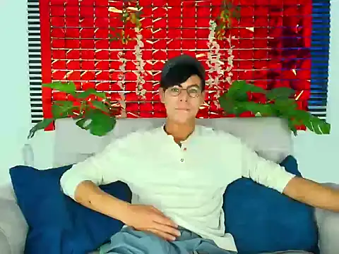 Snapshot of ThiiagoSaeenz chatting on February 12, 2026, 6:14 pm ThiiagoSaeenz online show from February 12, 2026, 6:14 pm