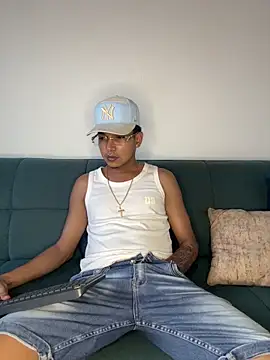 Snapshot of paulhot11 chatting on April 12, 2026, 10:26 pm paulhot11 online show from April 12, 2026, 10:26 pm