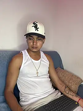 Snapshot of paulhot11 chatting on April 16, 2026, 2:56 am paulhot11 online show from April 16, 2026, 2:56 am