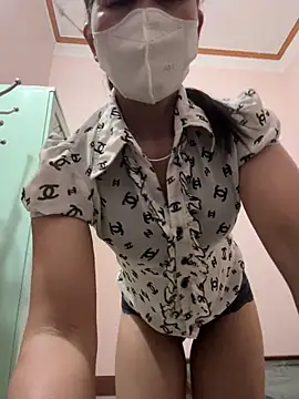 Snapshot of YANINA120 chatting on February 24, 2026, 9:57 pm YANINA120 online show from February 24, 2026, 9:57 pm