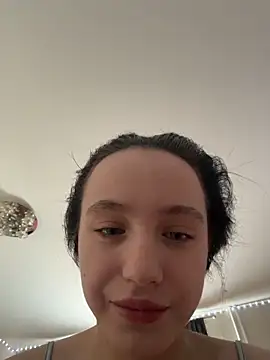 Snapshot of MiaTee chatting on February 4, 2026, 4:07 am MiaTee online show from February 4, 2026, 4:07 am