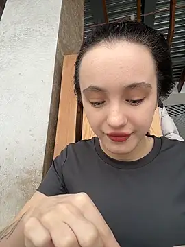 Snapshot of MiaTee chatting on February 7, 2026, 4:27 am MiaTee online show from February 7, 2026, 4:27 am