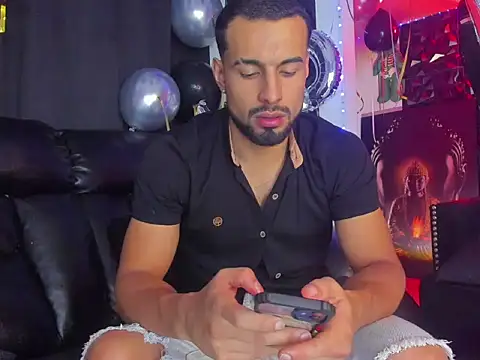 Snapshot of bastian_bigcock chatting on February 3, 2026, 3:59 am bastian bigcock online show from February 3, 2026, 3:59 am